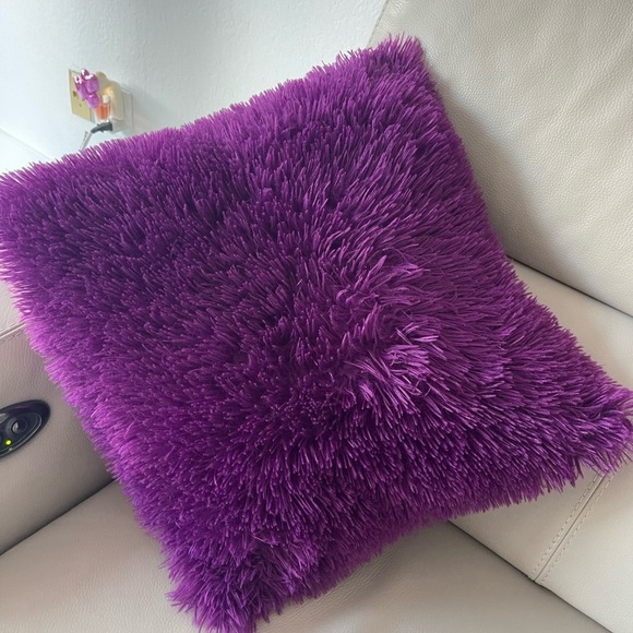 New pillow never used - Picture 3 of 4